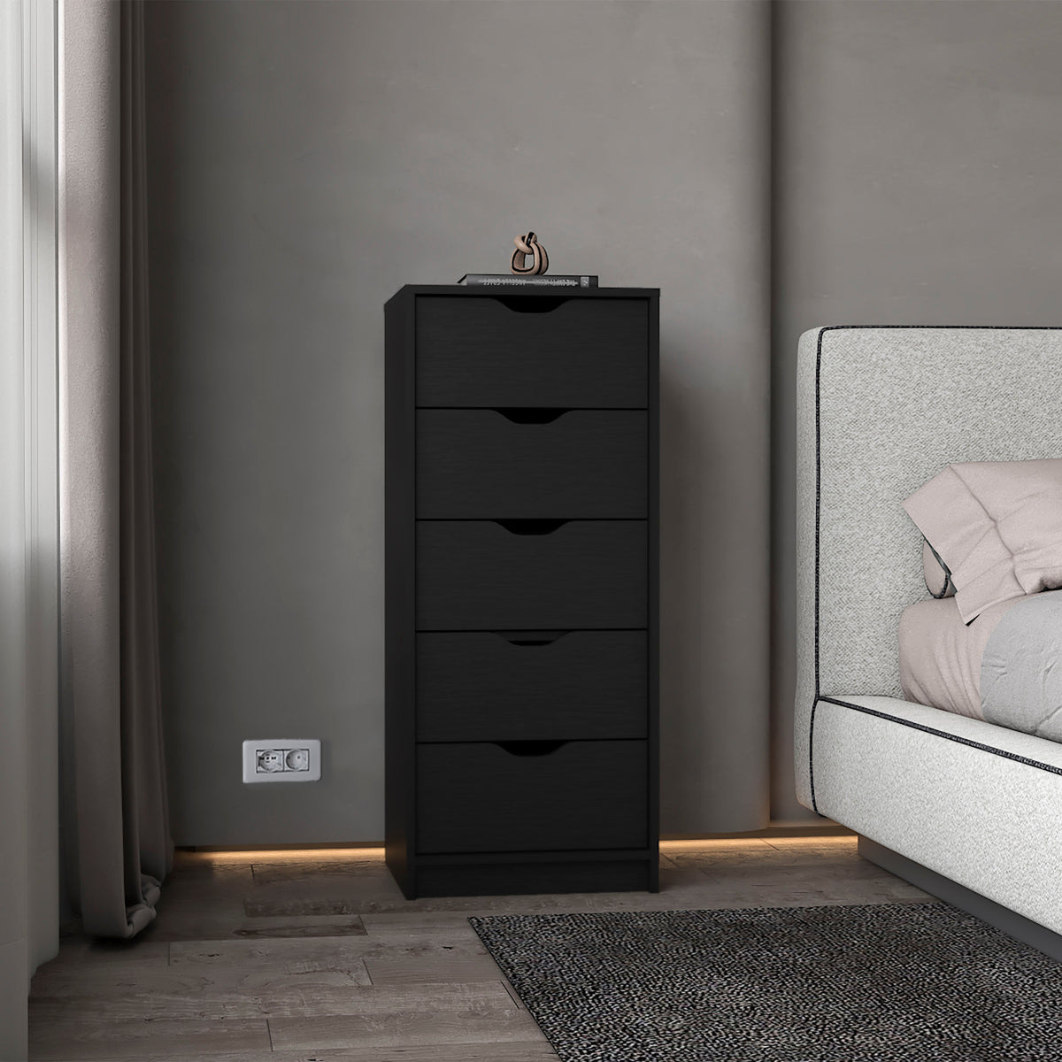 Cómoda Basilea Narrow de 45 cm, wengué, en ambiente – TUHOME